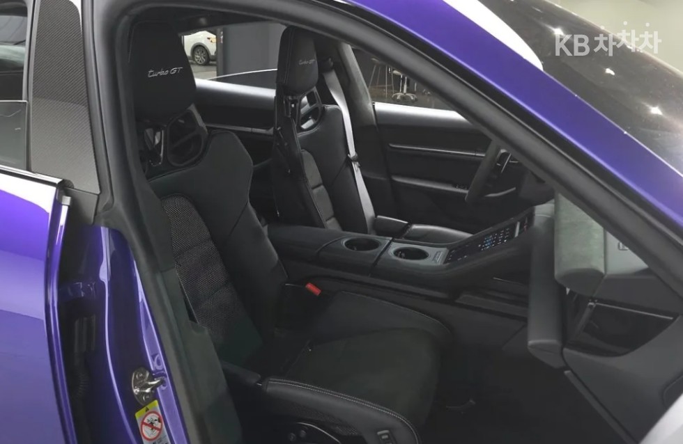 Porsche Taycan — miniaturë 7