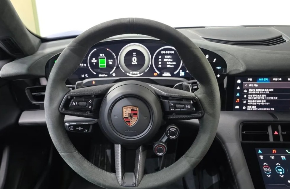 Porsche Taycan — miniaturë 10