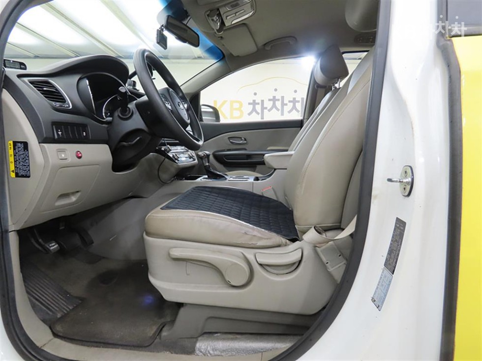 Kia Carnival — miniaturë 5