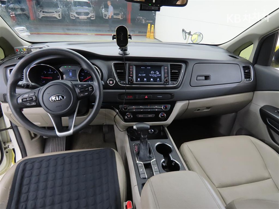 Kia Carnival — miniaturë 8