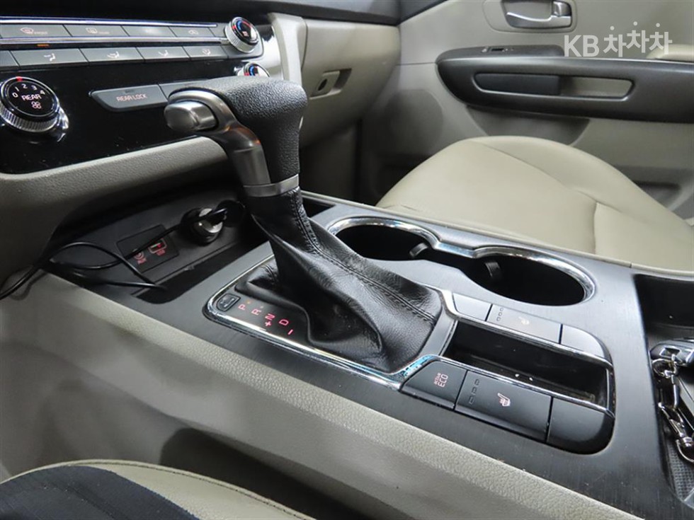 Kia Carnival — miniaturë 11