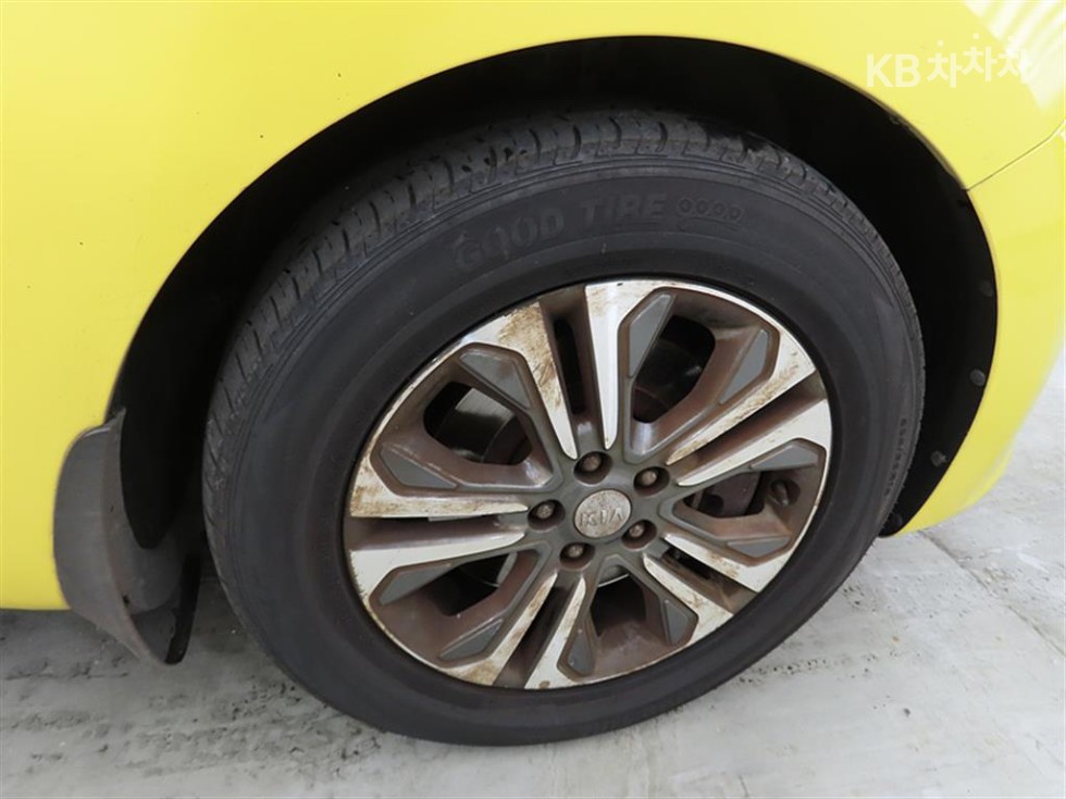 Kia Carnival — miniaturë 20