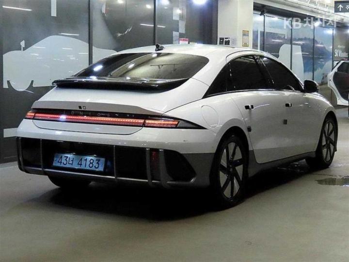 Hyundai IONIQ 6 — miniaturë 4