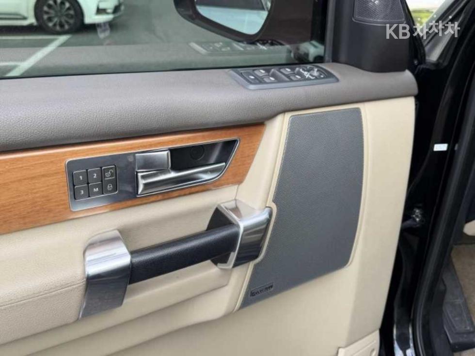 Land Rover Discovery — miniaturë 6