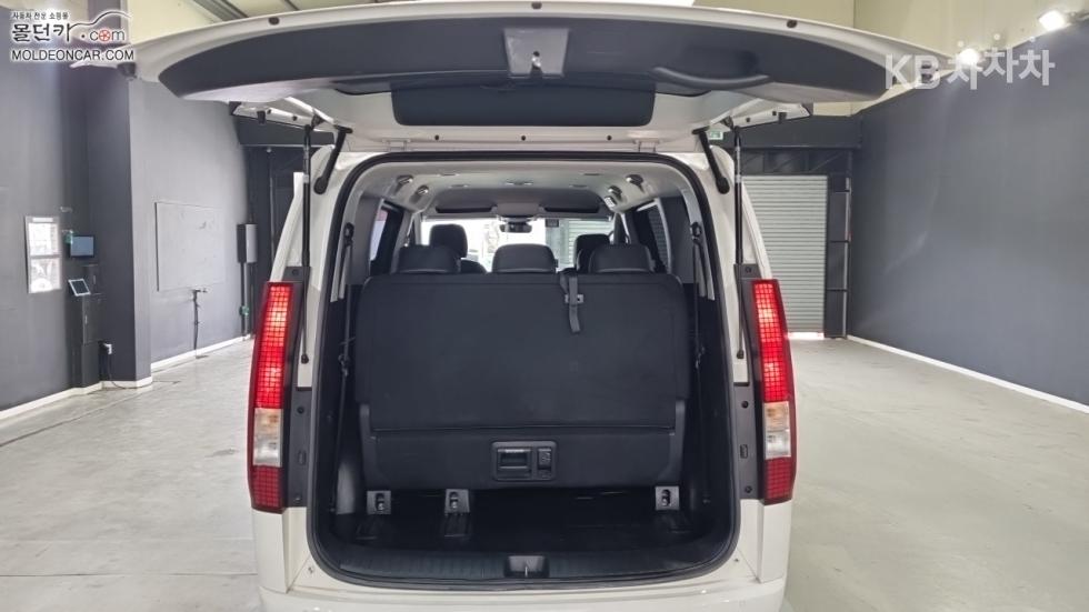 Hyundai Staria — miniaturë 18