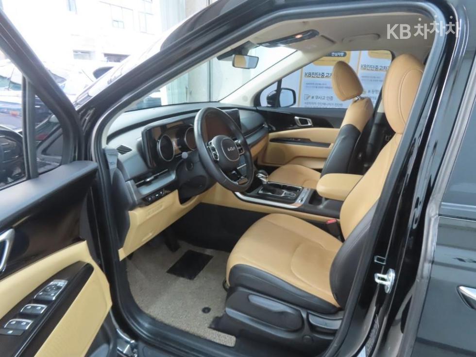 Kia Carnival — miniaturë 5
