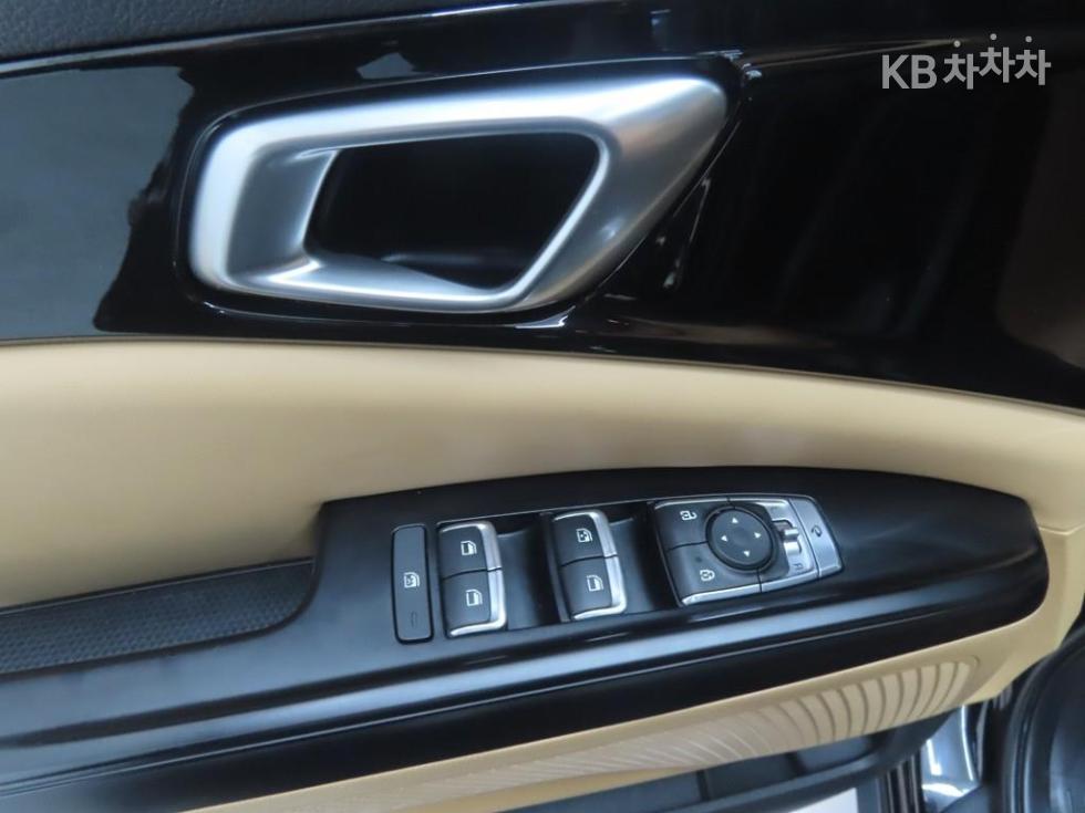 Kia Carnival — miniaturë 9