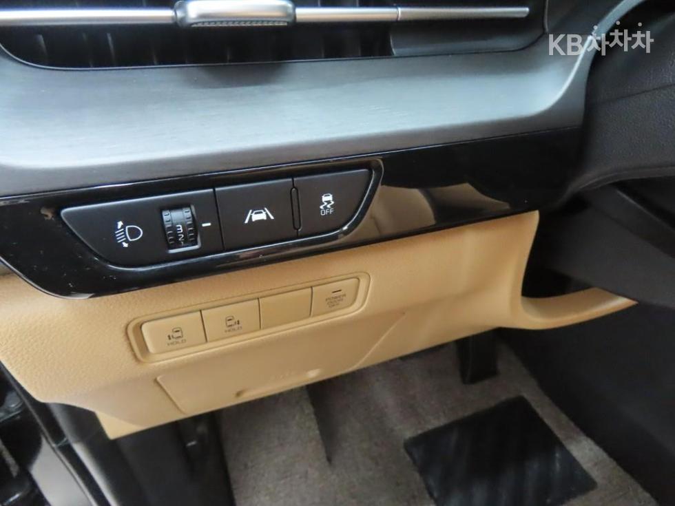 Kia Carnival — miniaturë 10