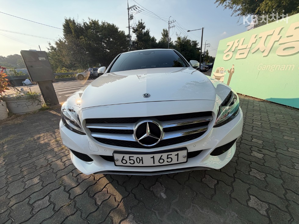 Mercedes-Benz C-Class
