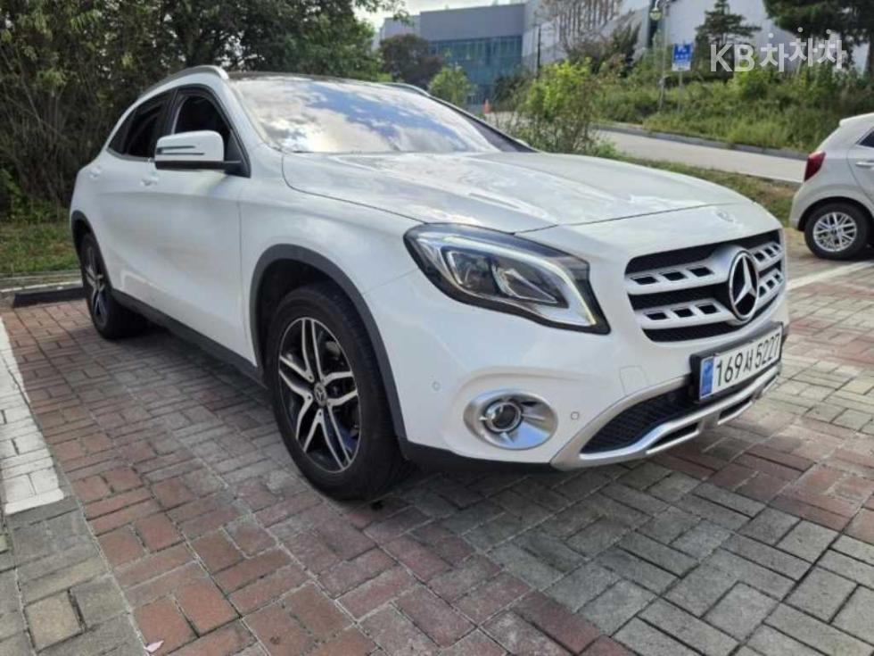 Mercedes-Benz GLA-Class