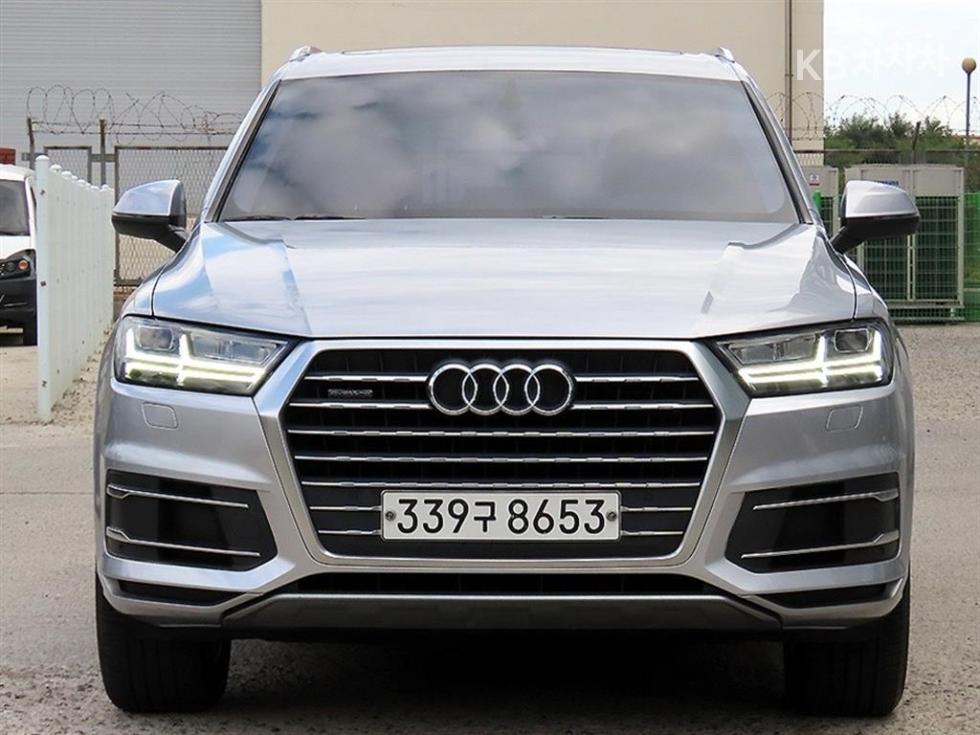 أودي Q7