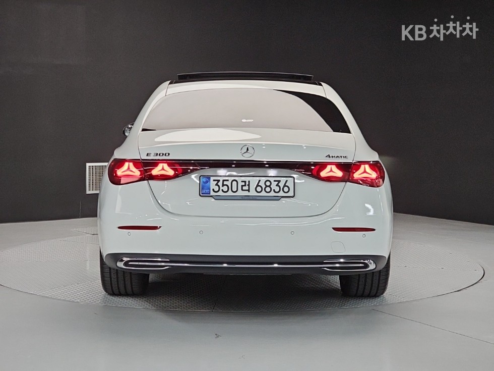 Mercedes-Benz E-Class Exclusive — фото 3