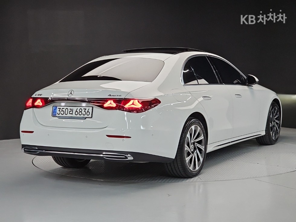 Mercedes-Benz E-Class Exclusive — фото 4
