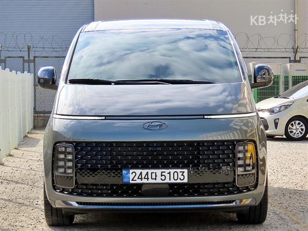 Hyundai Staria