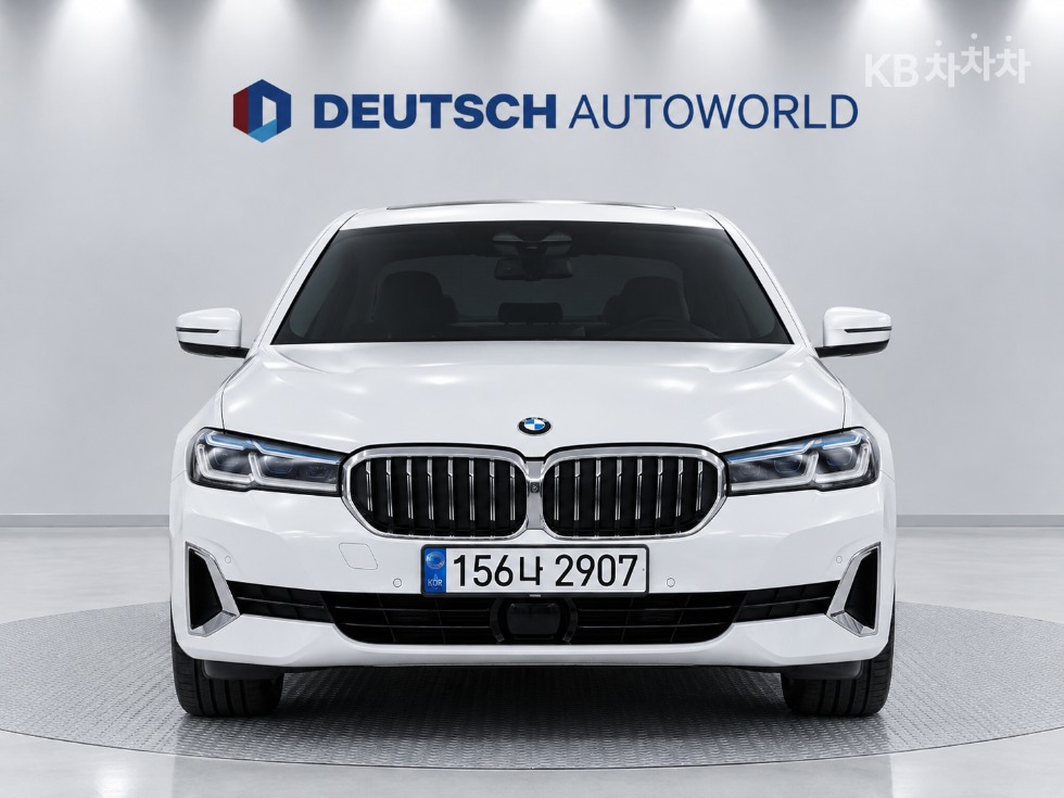 BMW 5 Series Luxury Line — фото 1
