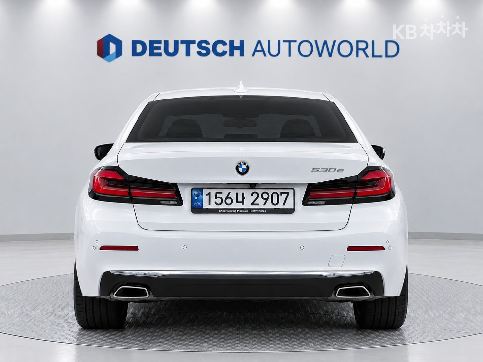 BMW 5 Series Luxury Line — фото 2