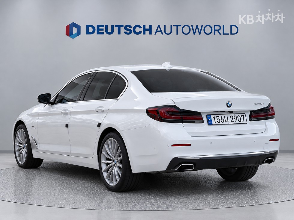 BMW 5 Series Luxury Line — фото 4