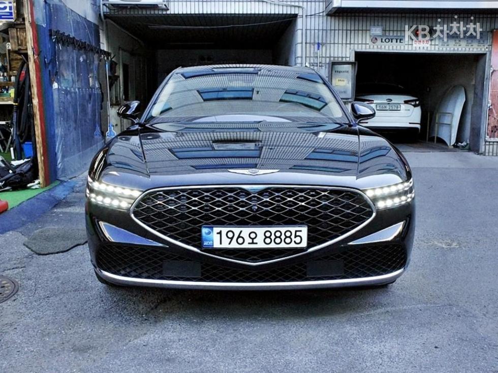 Genesis G90