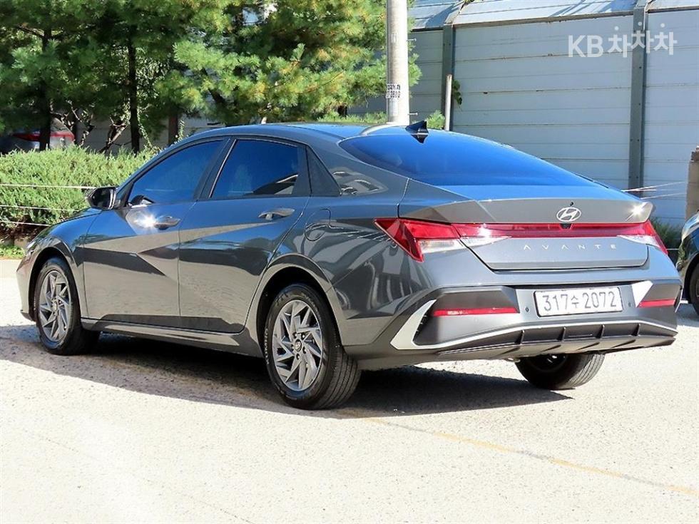 Hyundai Avante — фото 3