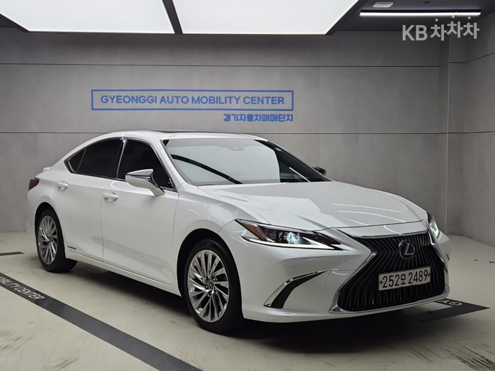 Lexus ES Luxury+ — фото 1