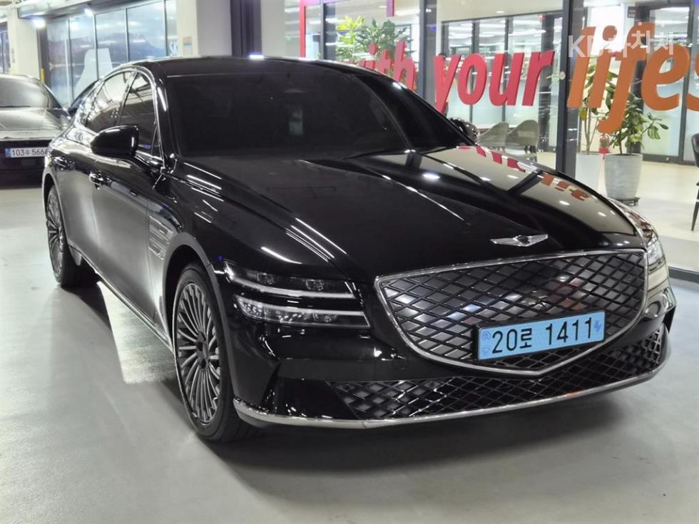 Genesis G80 BASE MODEL — фото 1