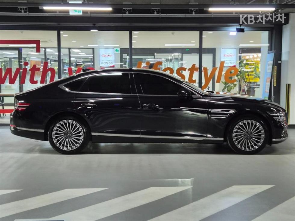 Genesis G80 BASE MODEL — фото 3