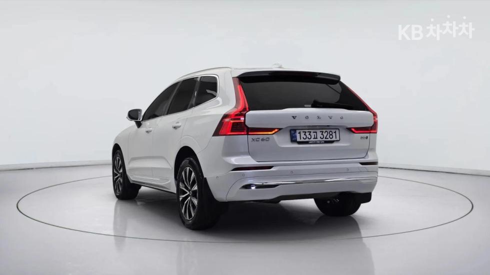 Volvo XC60 Ultimate Bright — фото 4