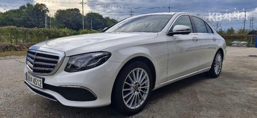 Mercedes-Benz E-Class Exclusive — фото 1