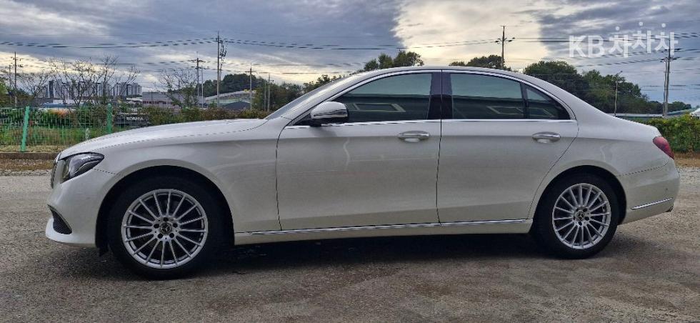 Mercedes-Benz E-Class Exclusive — фото 2