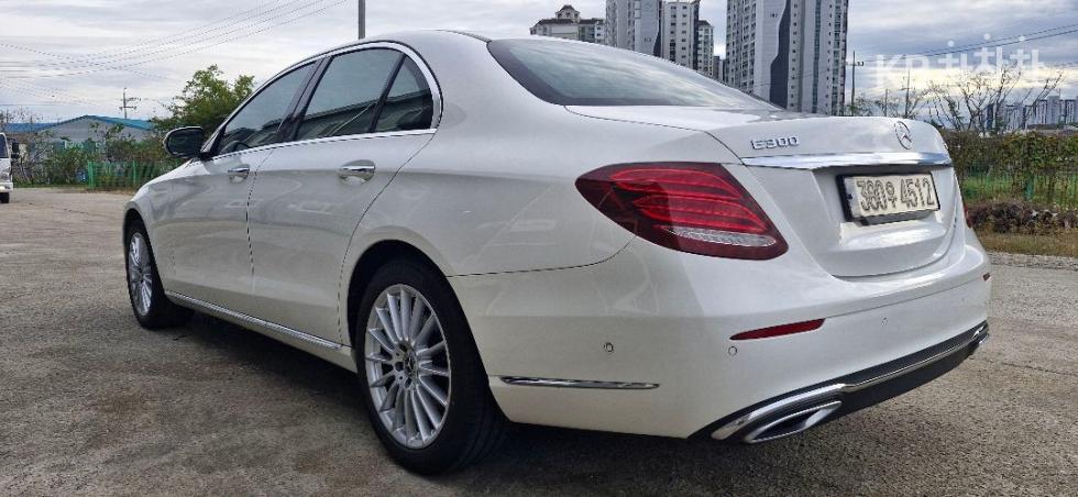 Mercedes-Benz E-Class Exclusive — фото 3