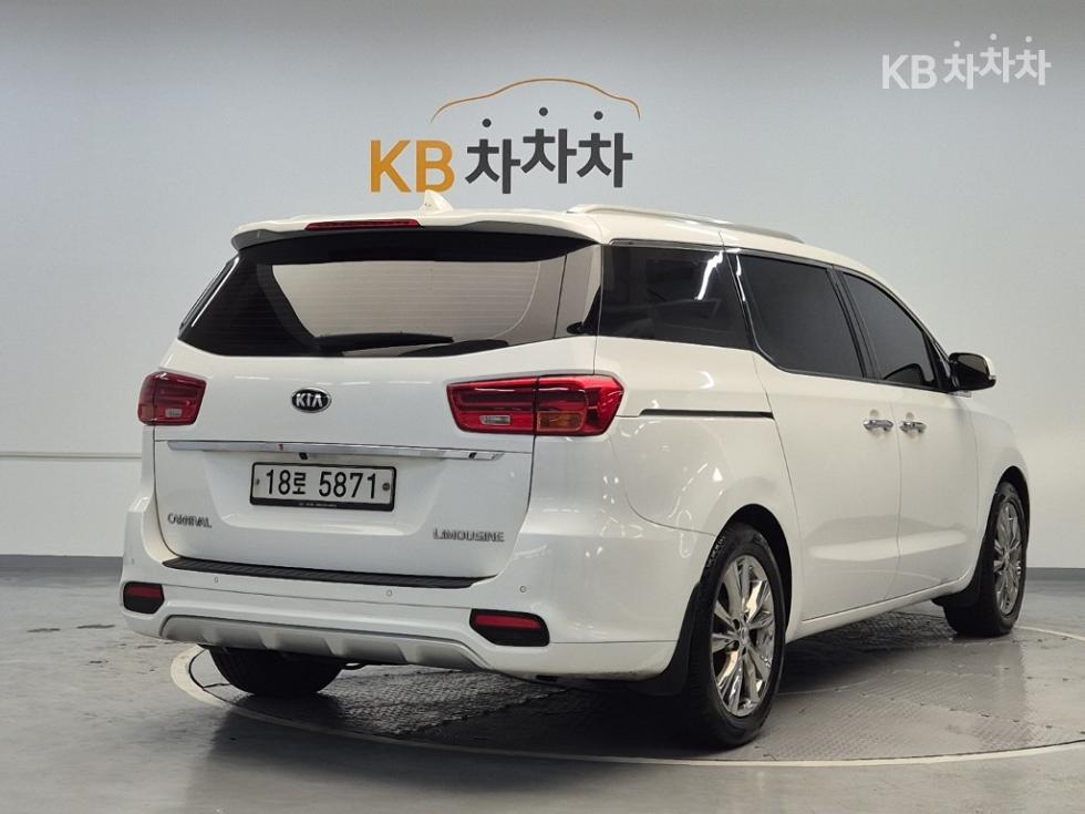 Kia Carnival VIP — фото 3