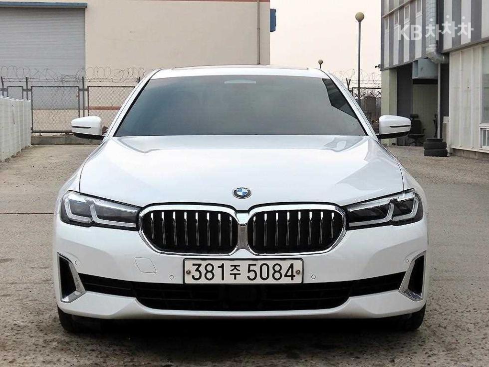 BMW 5 Series Luxury — фото 1