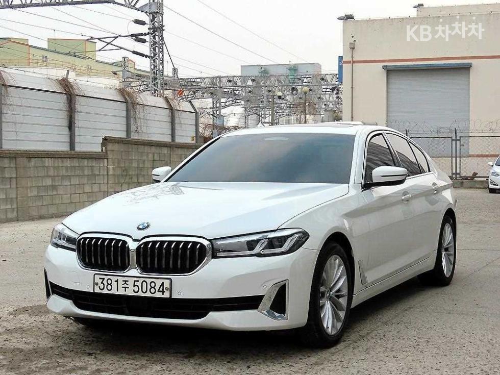 BMW 5 Series Luxury — фото 2