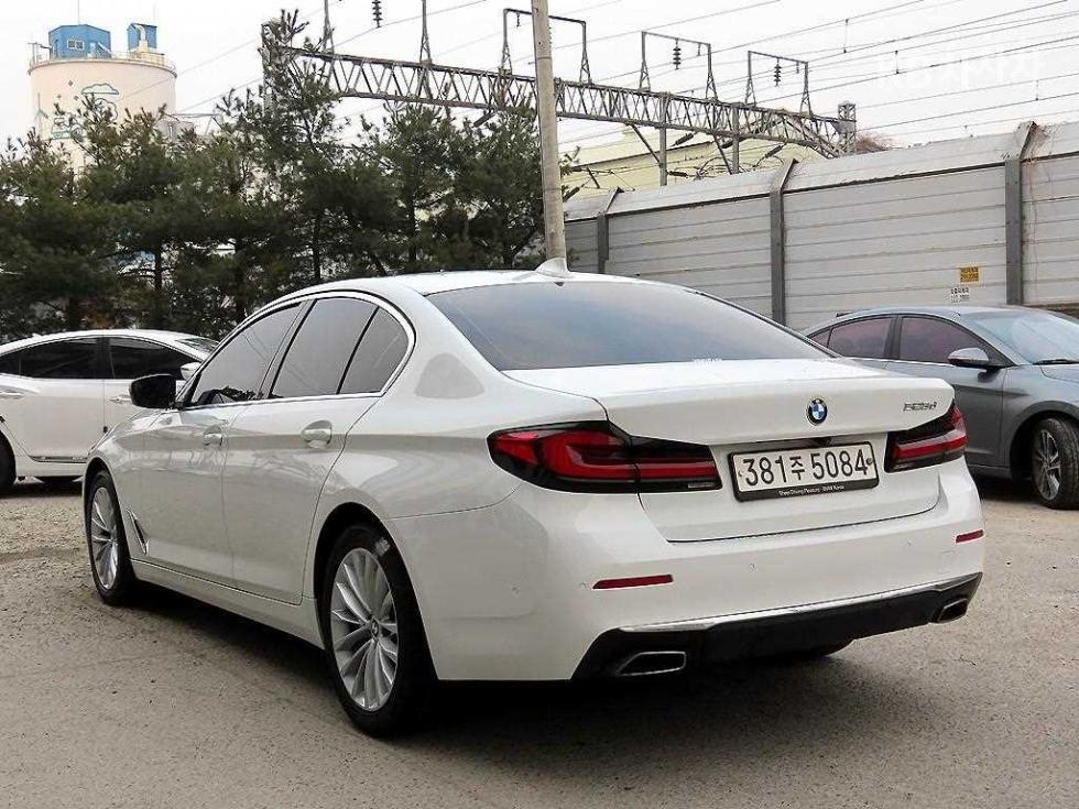 BMW 5 Series Luxury — фото 3