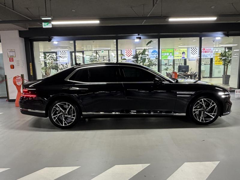 Genesis G90 BASE MODEL — фото 3