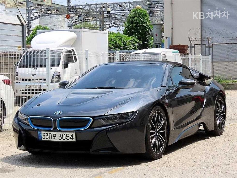 BMW i8 BASE MODEL — фото 2