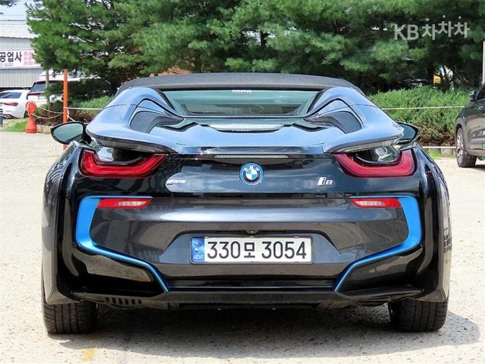BMW i8 BASE MODEL — фото 4
