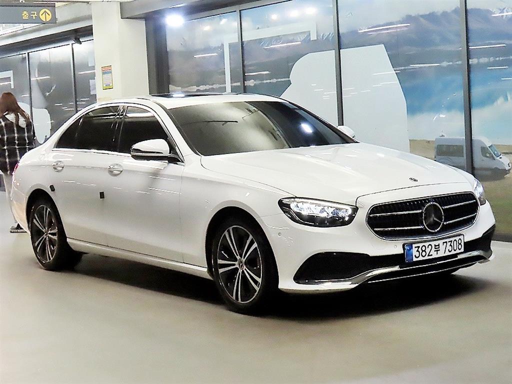 Mercedes-Benz E-Class Exclusive — фото 1