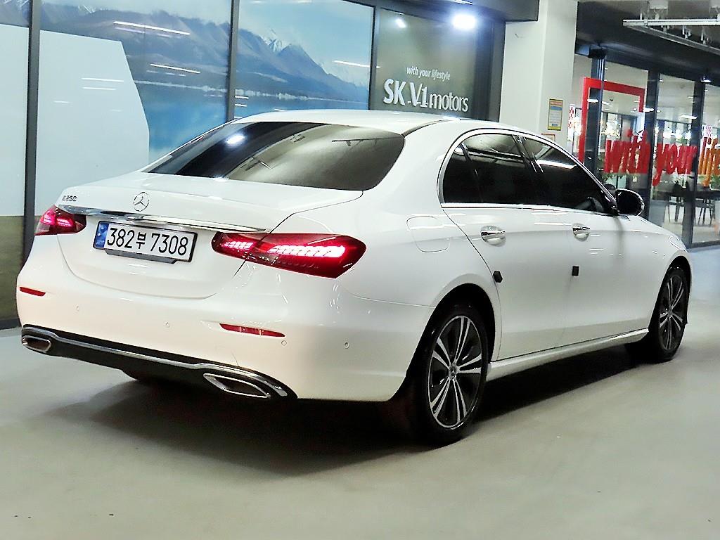 Mercedes-Benz E-Class Exclusive — фото 4
