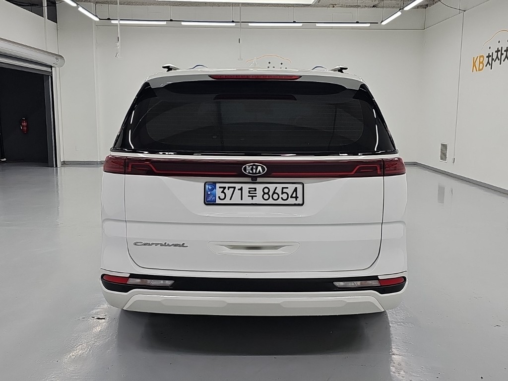 Kia Carnival SIGNATURE — фото 3