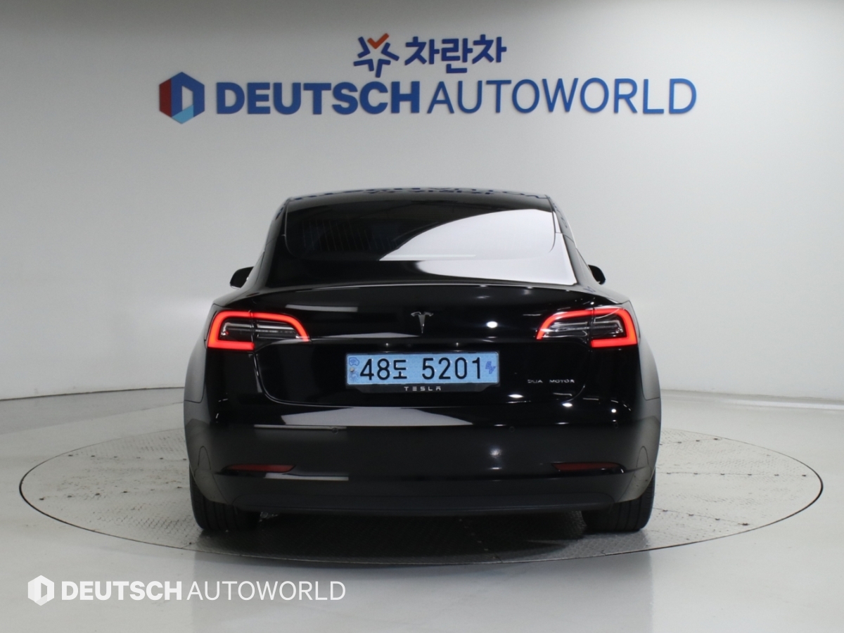 Tesla Model 3 — фото 4