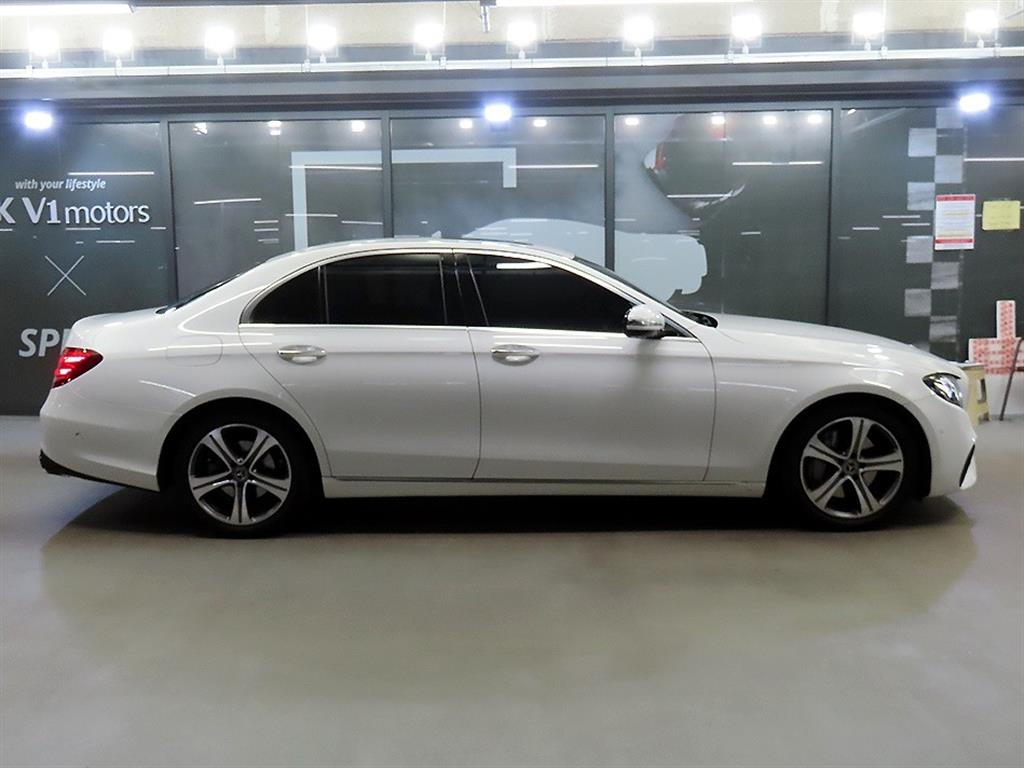 Mercedes-Benz E-Class Exclusive — фото 3