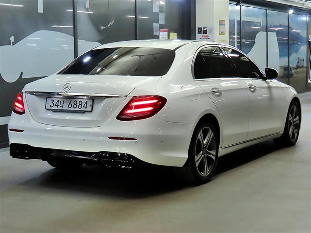 Mercedes-Benz E-Class Exclusive — фото 4