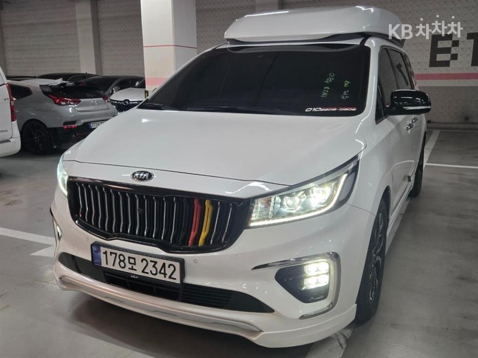 Kia Carnival Noblesse Special — фото 1