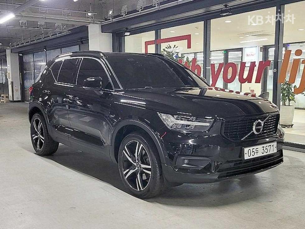 Volvo XC40 R-Design — фото 1