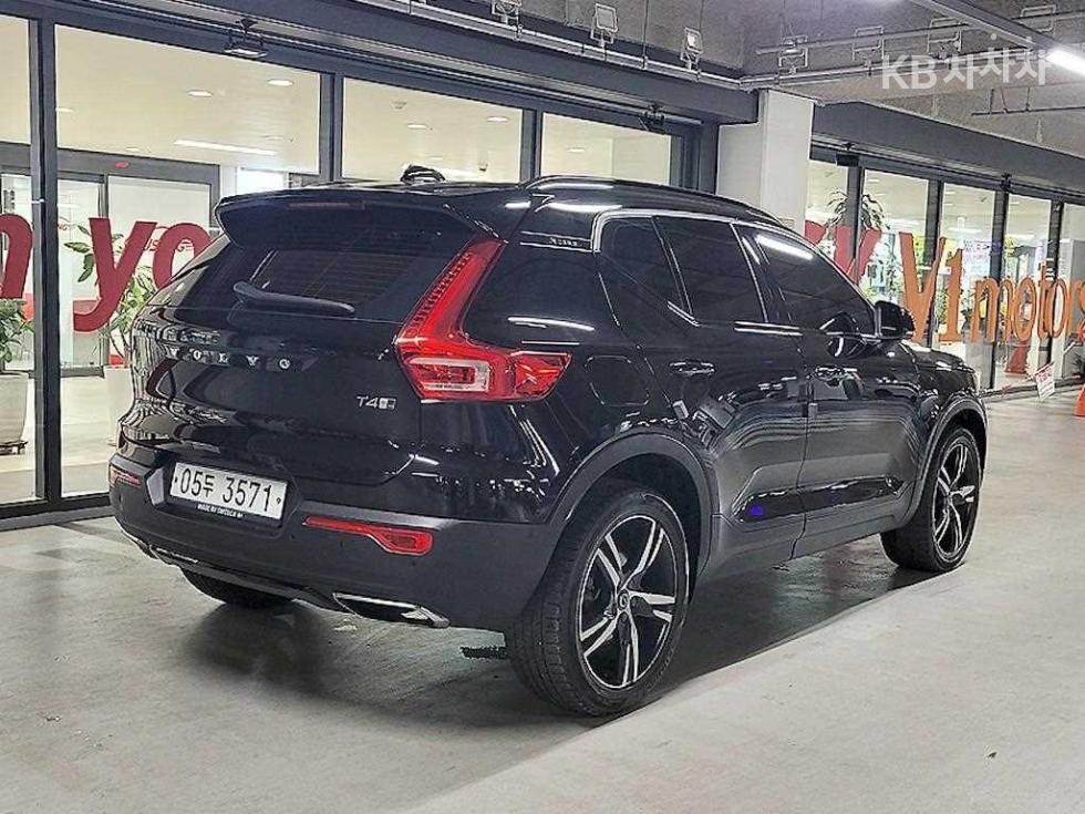 Volvo XC40 R-Design — фото 4