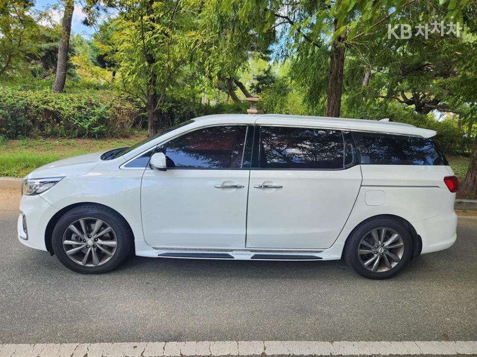 Kia Carnival Noblesse Special — фото 3