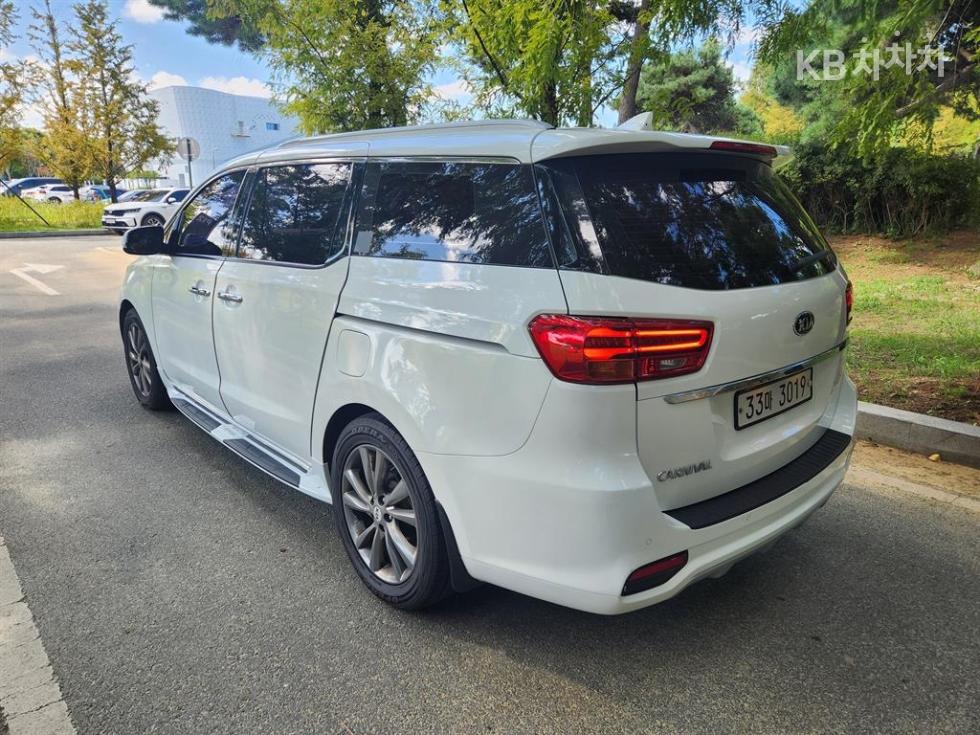 Kia Carnival Noblesse Special — фото 4