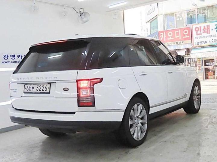 Land Rover Range Rover New 4.4 SDV8 Vogue SE 405 5