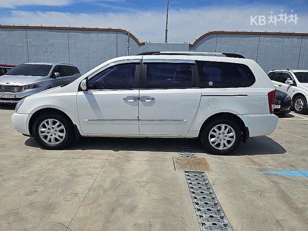 2012 - kia carnival